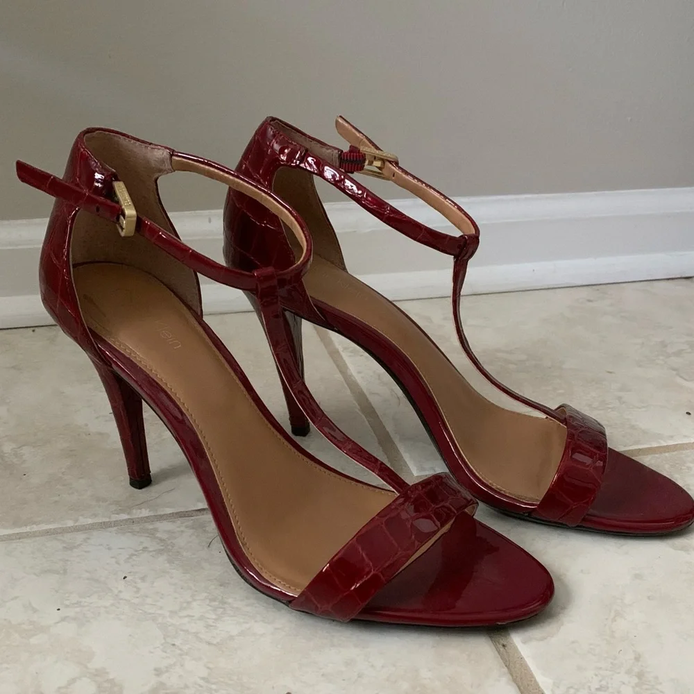 CK red croc t-strap heeled sandal - Picture 4 of 6